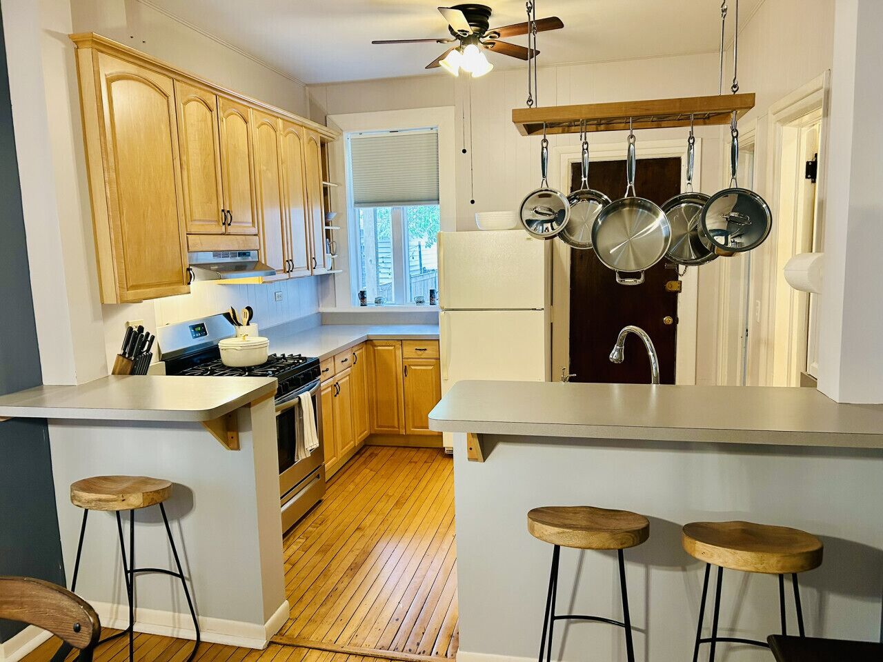 Geladeira, micro-ondas, fogão, cooktop