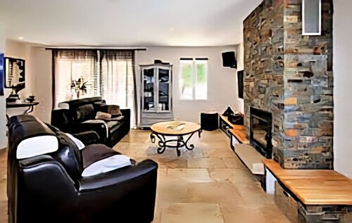 Country villa with private pool near Avignon