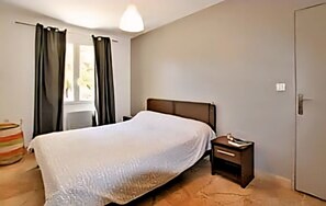 3 bedrooms, iron/ironing board, free WiFi, bed sheets - Country house with private pool near Avignon (Avignon)