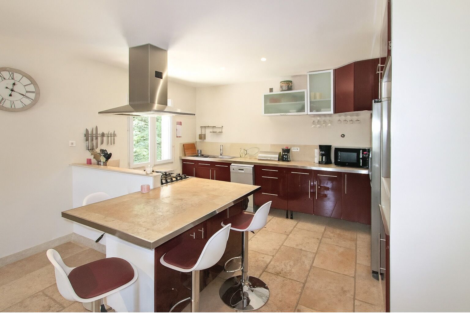 Micro-ondes, four, plaque de cuisson, lave-vaisselle