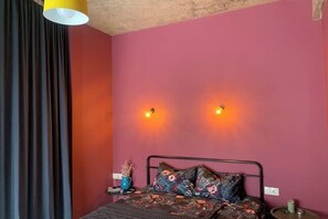 1 bedroom, iron/ironing board, WiFi, bed sheets - Welcome to Your Cozy, Modern Loft in the Heart of Old Batumi! (Batumi)