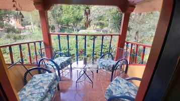 Habitación Confort, vista al jardín | Vista del balcón