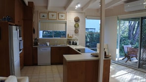 Fridge, oven, stovetop, coffee/tea maker