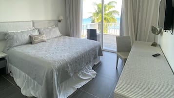 Family Apartment, Bay View | Iron/ironing board, free WiFi