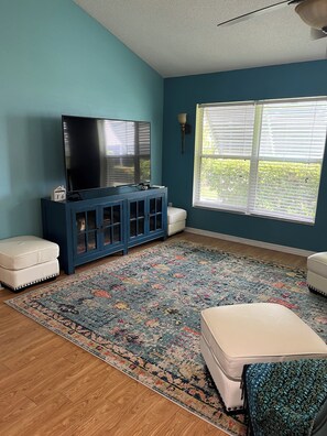 Interior - SPACIOUS  1723 sq ft 2-bdr 2 bth outdoor screened bar,
Golfcart available (The Villages)