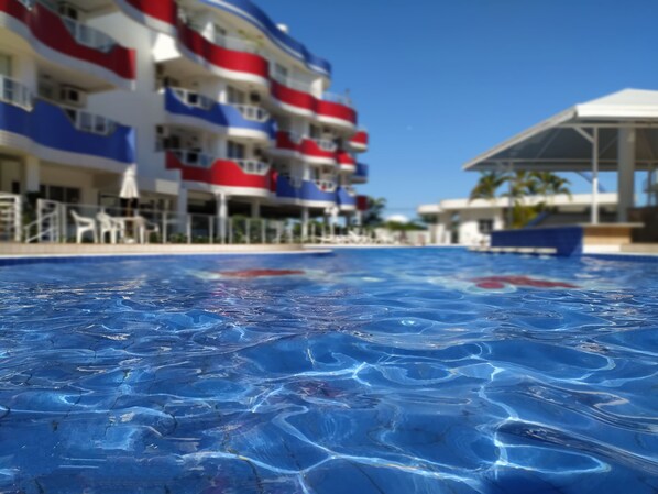 Alberca al aire libre y alberca climatizada
