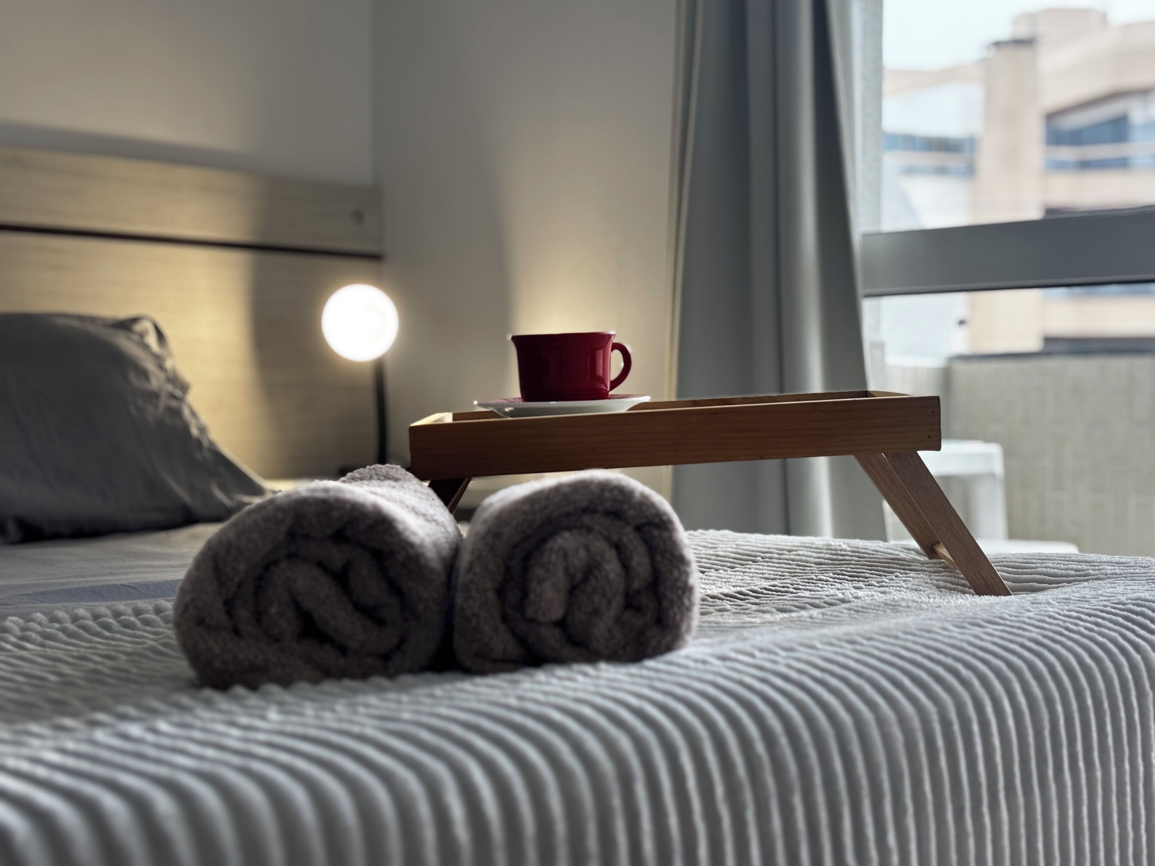 1 quarto, cofres nos quartos, ferros/tábuas de passar roupa