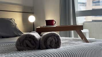 1 quarto, cofres nos quartos, ferros/tábuas de passar roupa