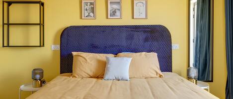 1 slaapkamer, een strijkplank/strijkijzer