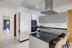 Kühlschrank, Mikrowelle, Ofen, Toaster