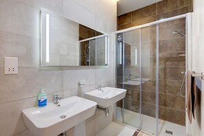 Hair dryer - Spectacular Apartment, Valletta and Harbour Views (Sliema)