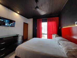 Economy Triple Room, Patio, Courtyard View | Free WiFi, bed sheets - El Gran Gomero (Resistencia)