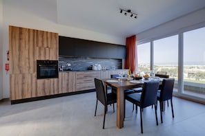 Dining - Ghaxaq 2BR Hideaway with Views (Ħal Għaxaq)