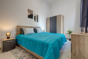 2 bedrooms, iron/ironing board, free WiFi, bed sheets - Chic and Central 2BR in the Heart of Ghaxaq (Hal Ghaxaq)