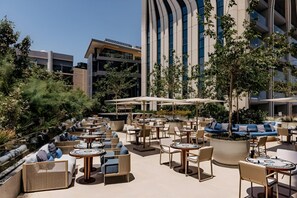 Outdoor dining - Elite Apartment at Mercury Tower (Saint Julian's)