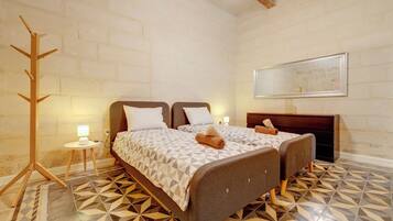 2 bedrooms, iron/ironing board, bed sheets