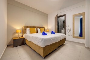 3 makuuhuonetta, silitysrauta/-lauta, ilmainen Wi-Fi, vuodevaatteet