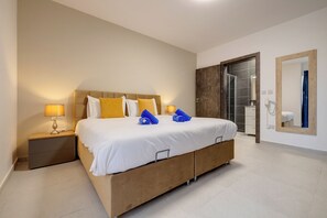2 chambres, fer et planche à repasser, Wi-Fi gratuit, draps fournis