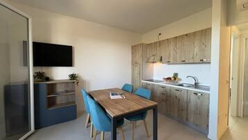 Apartment, 1 Bedroom, Balcony, Ocean View | Dining room
