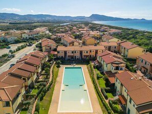 Apartamento, 1 habitación, balcón, vistas al mar | Piscina | Una piscina al aire libre