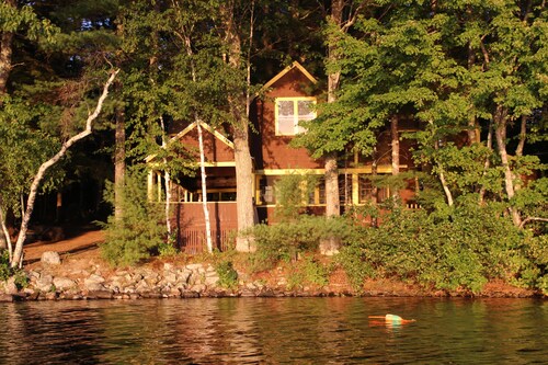 Beautifully maintained, 1905 original lakefront summer home – super pet friendly