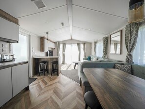 Living area - Serenity Shores - Billing Aquadrome (Northampton)