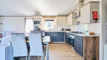 Dishwasher, cookware/dishes/utensils