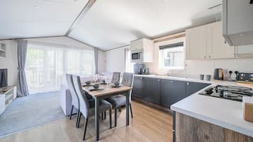 Mesin pencuci piring dan peralatan masak/sendok-piring