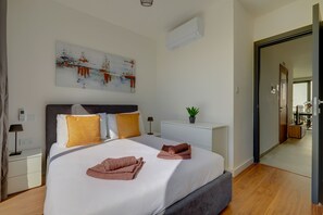 1 chambre, fer et planche Ă repasser, Wi-Fi gratuit, draps fournis