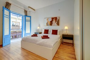 2 bedrooms, iron/ironing board, bed sheets