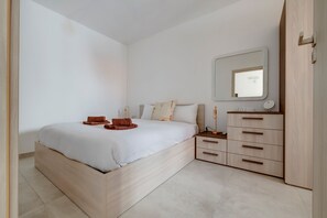 1 chambre, fer et planche à repasser, draps fournis