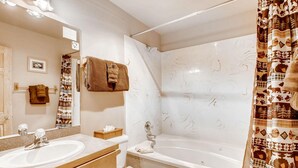 Unclassified image, 3 of 3, button - Apartment (Estes Park)