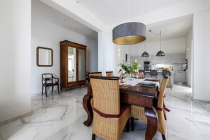 تناول الطعام