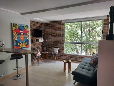 Medellin, Bring your toothbrush, in Laureles