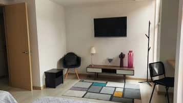 Caja de seguridad en la habitación y escritorio