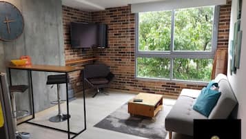 Apartamento | Cocina privada | Microondas, placa de cocina, licuadora y plancha