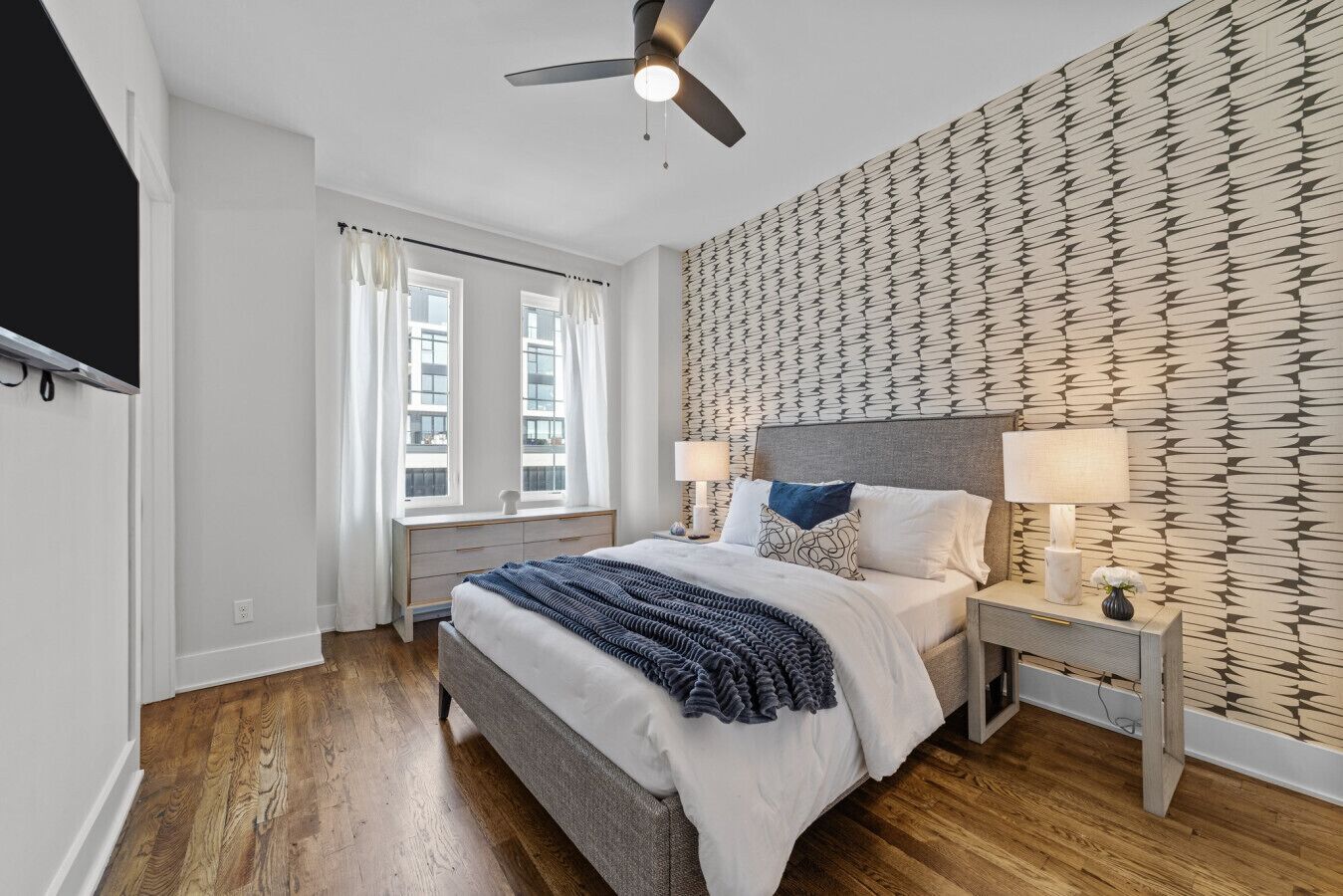 3 bedrooms, desk, iron/ironing board, travel crib