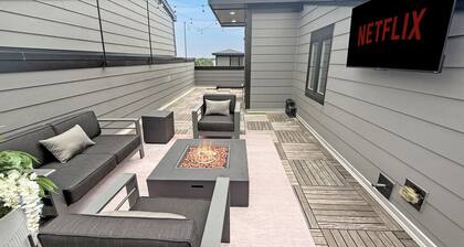 3BR Luxury & Downtown - Roof Top Deck! Sleeps 8