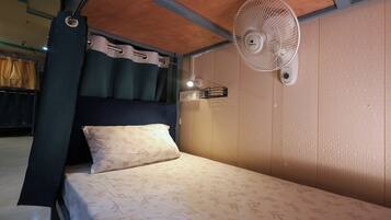 Dortoir Partagé, balcon, vue ville | Literie hypoallergénique, coffres-forts dans les chambres