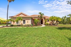 Exterior - Sun, Sand & Space: Your Bradenton Vacation Home with Private Pool (Bradenton)