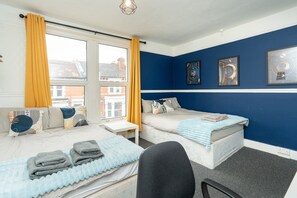 4 makuuhuonetta, silitysrauta/-lauta, ilmainen Wi-Fi, vuodevaatteet