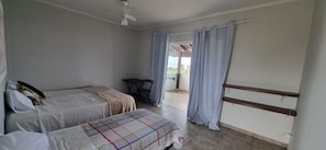 Free WiFi, bed sheets - Casa Praiana (Itanhaém)