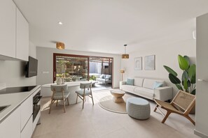 Comfort Bungalow, Lanai, Pool View | Living area