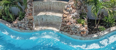 Außenpool, Cabañas (kostenlos), Sonnenschirme