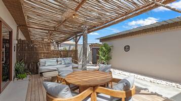 Deluxe Bungalow, 1 Bedroom, Lanai, Garden View | Terrace/patio