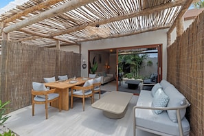 Bungalow Keluarga, 2 kamar tidur, beranda, pemandangan kebun | Teras/patio