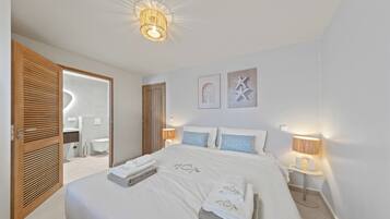 Deluxe Bungalow, 1 Bedroom, Lanai, Garden View | 2 bedrooms, in-room safe, laptop workspace, blackout drapes