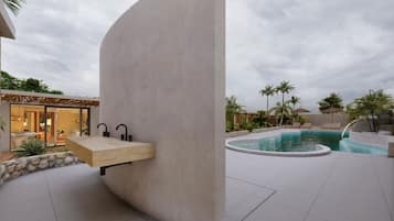 Outdoor pool, free pool cabanas, pool umbrellas
