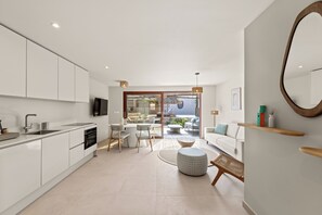 Comfort Bungalow, Lanai, Pool View | Living area