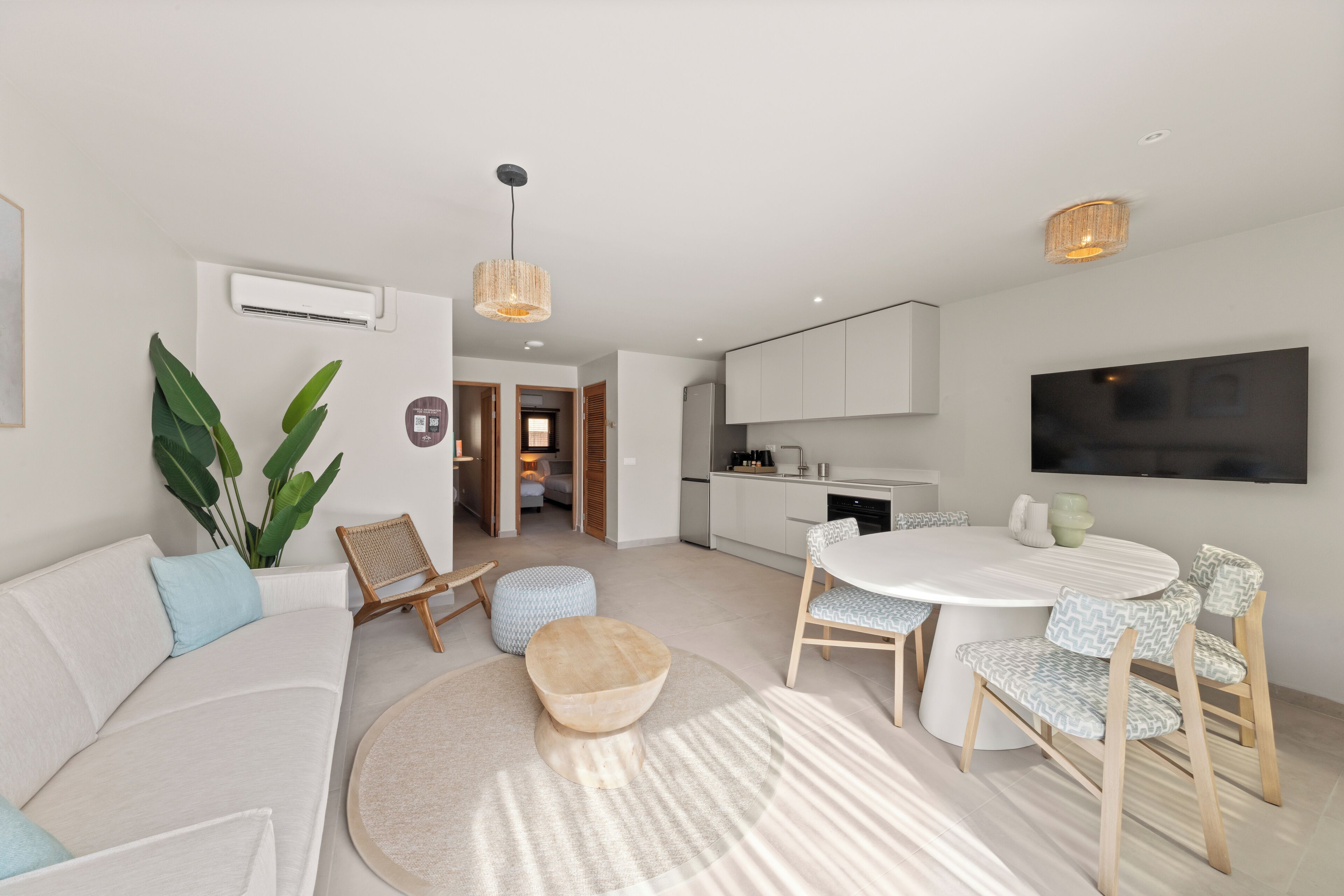 Comfort-bungalow, lanai, näköala uima-altaalle | Oleskelualue